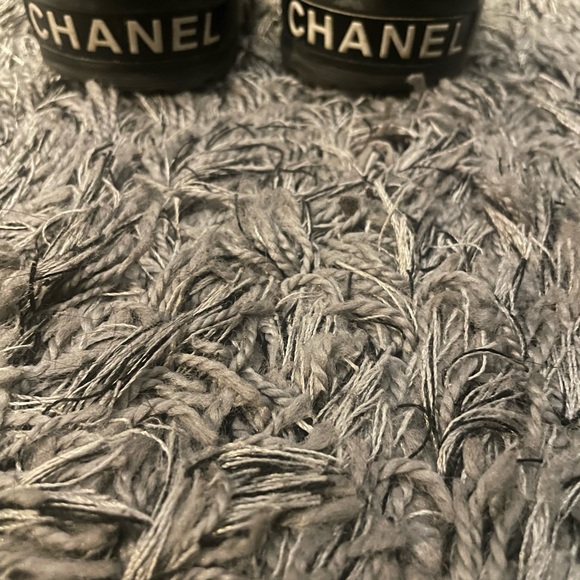AUTHENTIC VINTAGE CHANEL Sneakers - Picture 6 of 7
